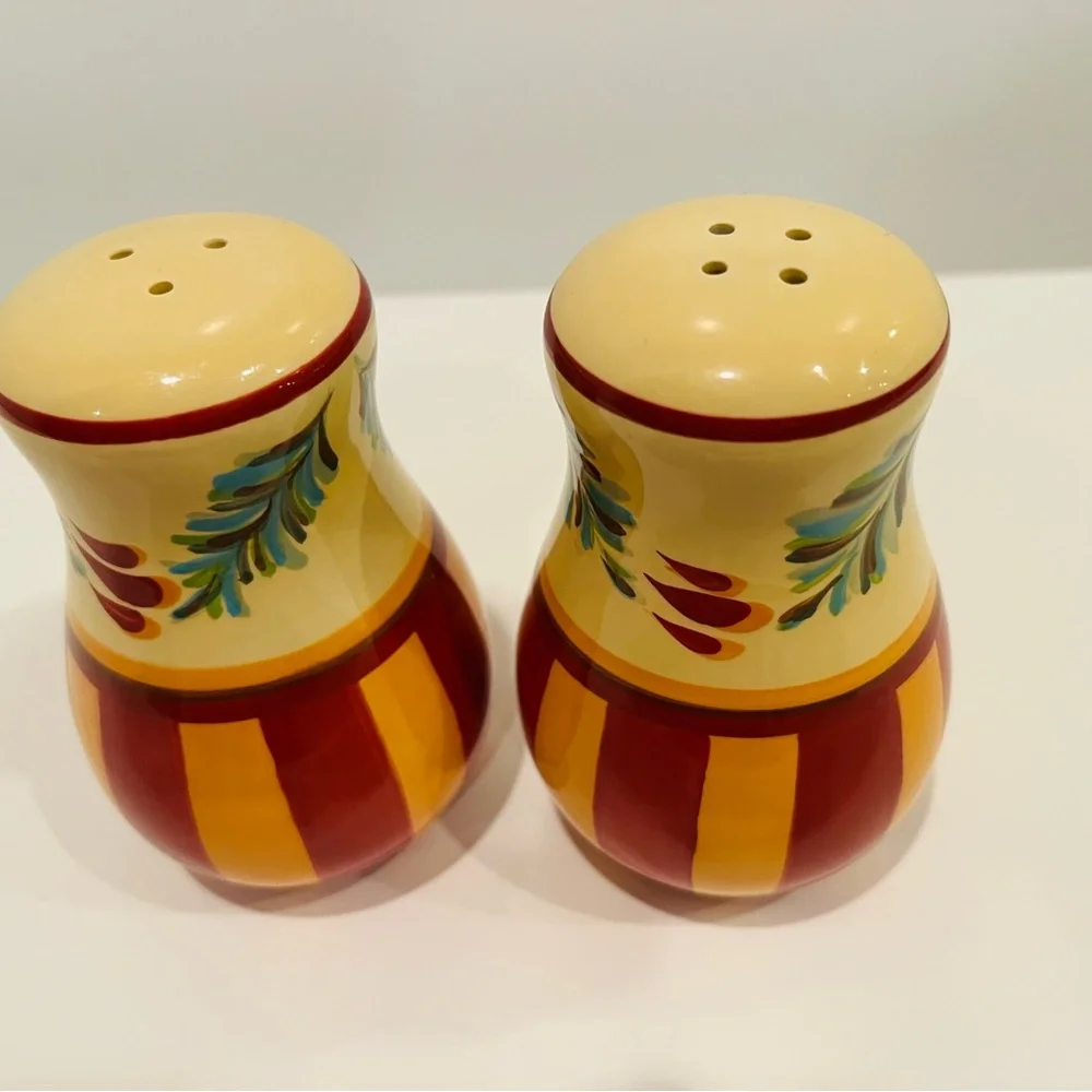 Southern Living At Home Siena salt and pepper shakers